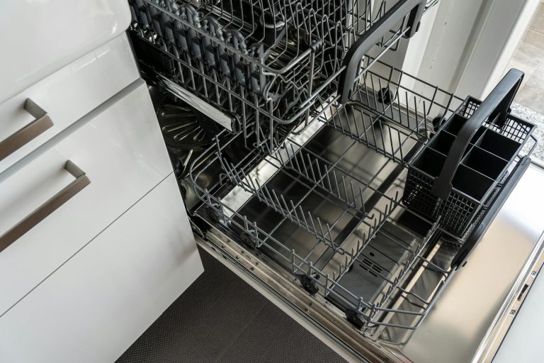 Effortless Kitchen Cleaning in Munich: Tips and Services for a Sparkling Space