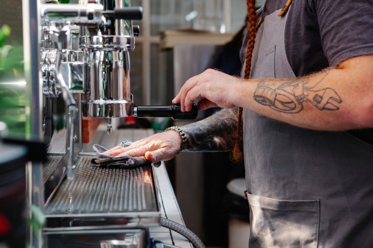 Kaffee Maschine Entkalken: Das richtige Intervall für München